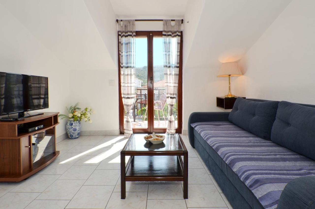 Apartments By The Sea Slatine, Ciovo - 12176 מראה חיצוני תמונה