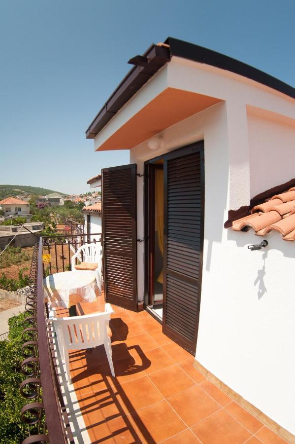 Apartments By The Sea Slatine, Ciovo - 12176 מראה חיצוני תמונה